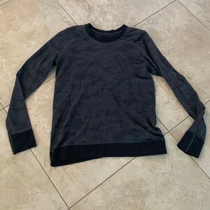 Lululemon top never worn size 6